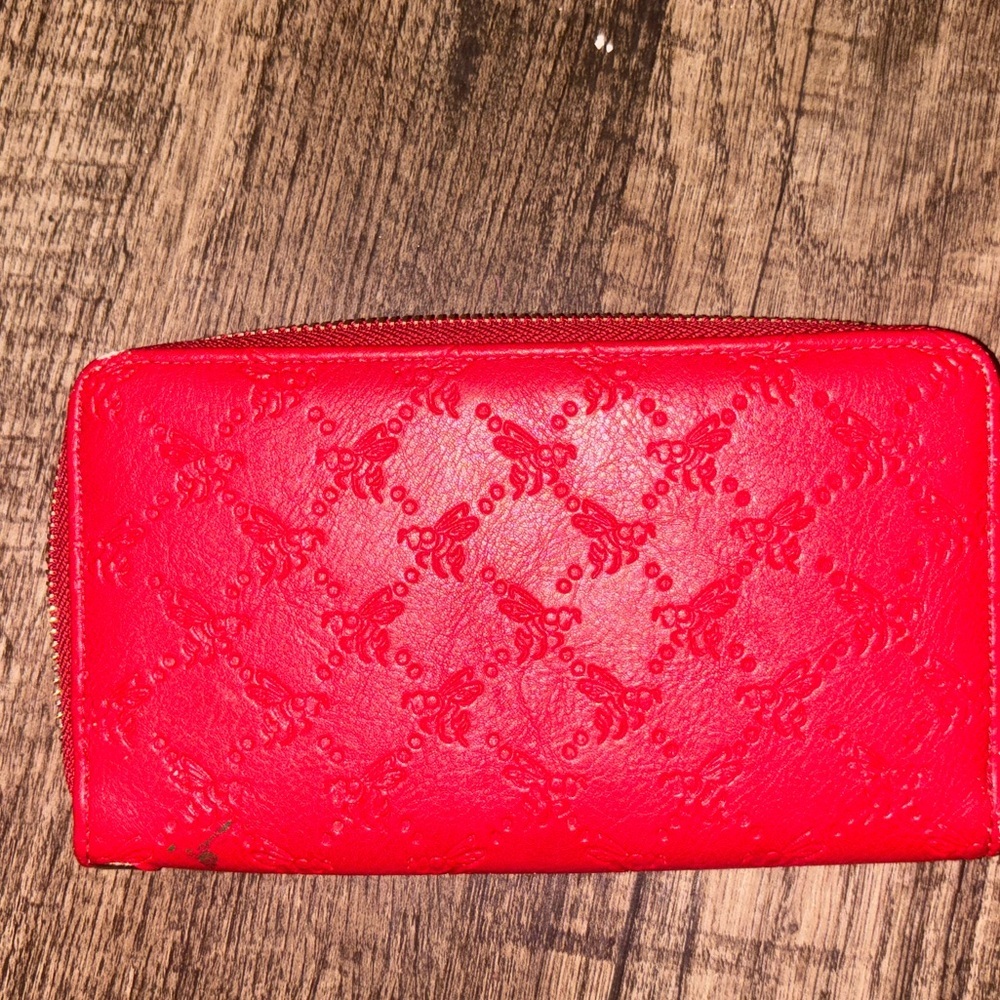 Chic Red Patterned Clutch